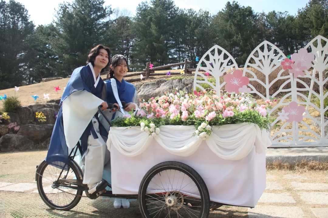 물과 꽃과 축제가 어우러진 남이섬 전경