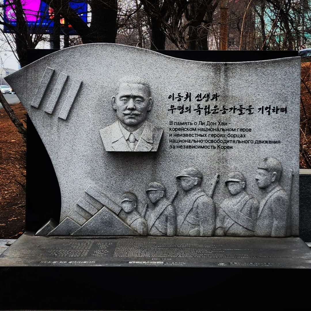 바다 위를 항해하는 이스턴크루즈 선박 전경