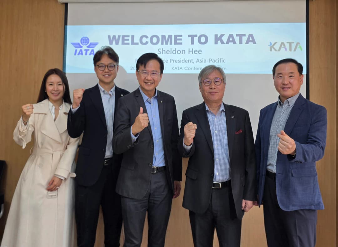 KATA와 IATA 아태지역본부 관계자들이 협회 회의실에서 간담회를 진행하고 있다