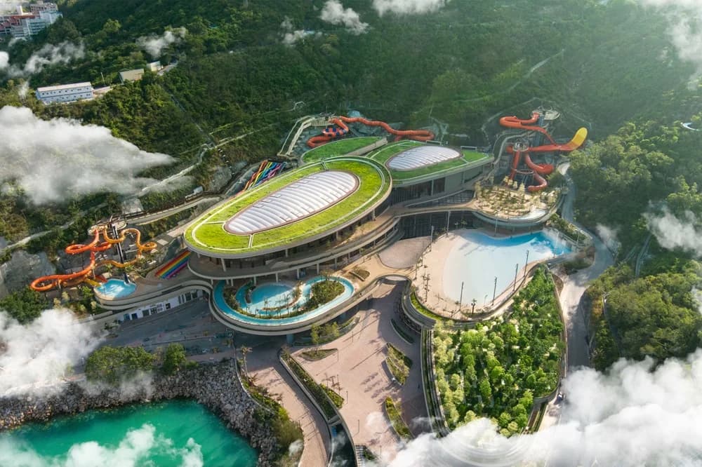패들보드 위에서 즐기는 이색적인 수상 SUP 요가 체험