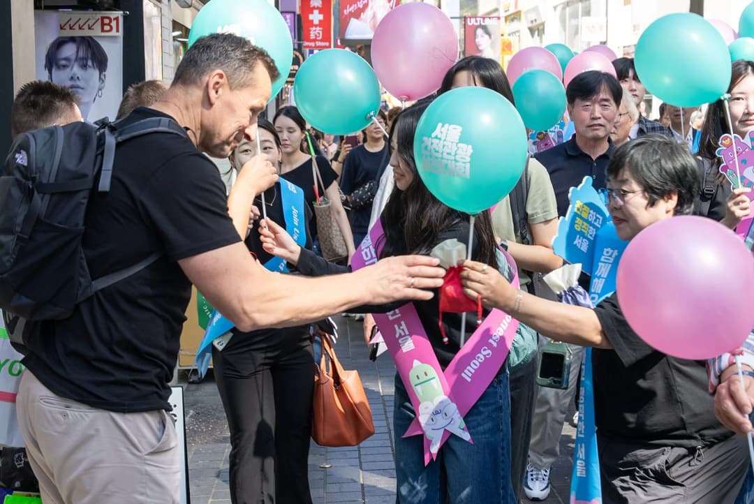 명동 거리 캠페인 현장