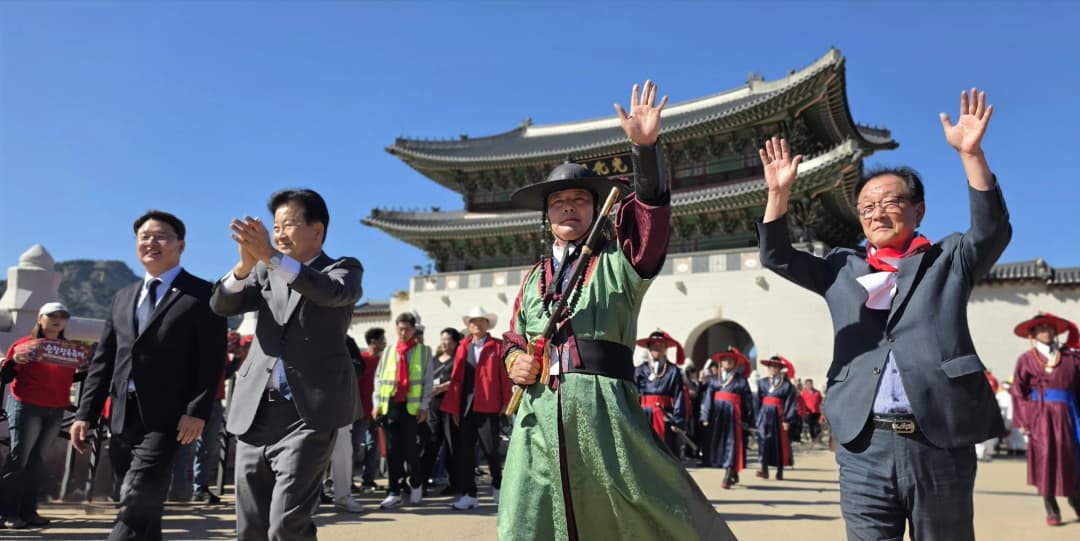 전통 의복을 갖춰 입은 순창 진상행렬 참가자들